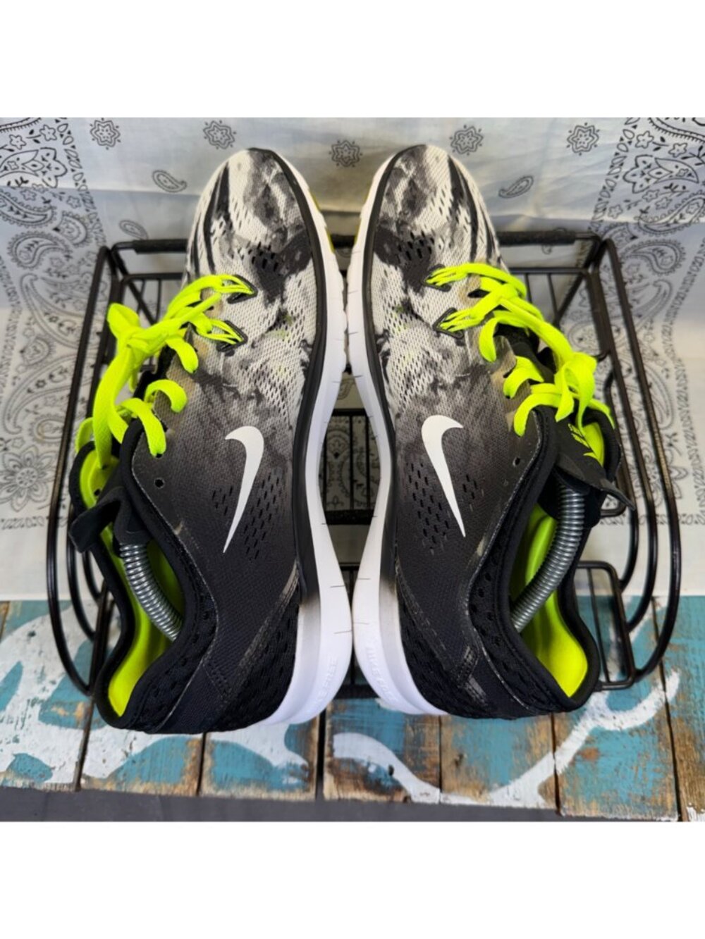 Nike Free 5.0 704695-014 Black Volt White Womens Size 8.5 Running Shoes - Picture 8 of 10